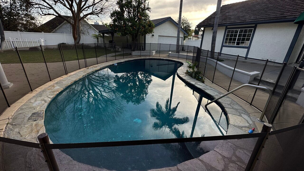 932 W Kenneth Rd in Glendale, CA - Building Photo