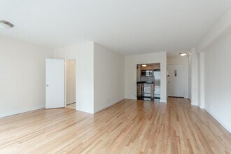236 E 36th St in New York, NY - Building Photo - Building Photo