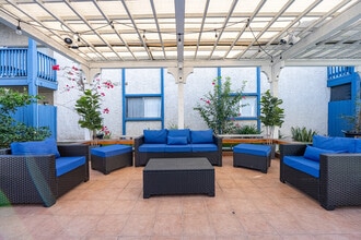 Harmony Court Apartments in Pasadena, CA - Building Photo - Building Photo