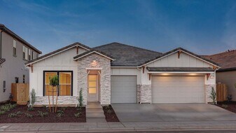 935 Talus Wy S in Madera, CA - Building Photo