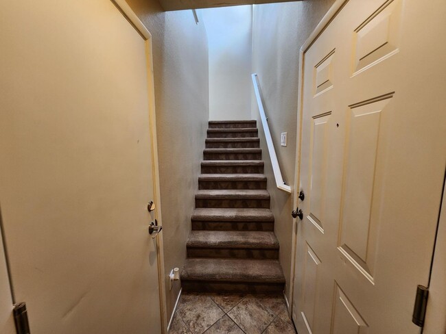 6255 W Arby Ave in Las Vegas, NV - Building Photo - Building Photo
