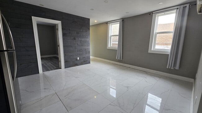 76 Burlington St E in Hamilton, ON - Building Photo - Building Photo