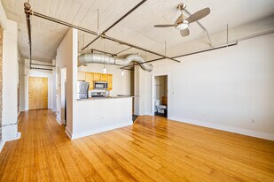 Raven Place in Richmond, VA - Building Photo