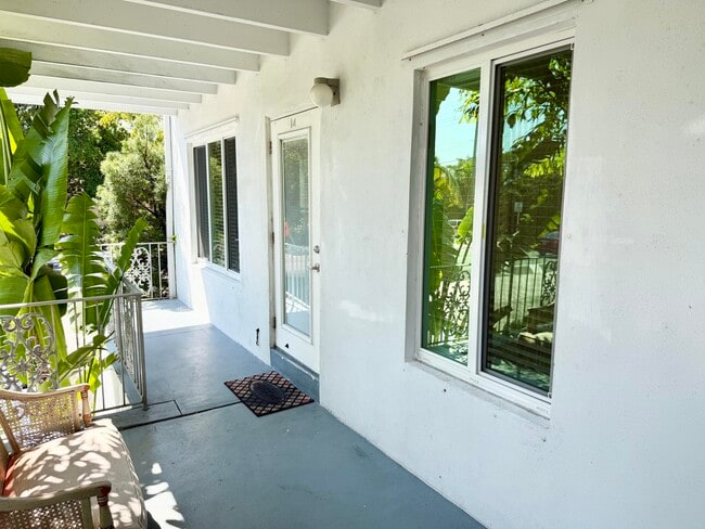 1520 S Lake Dr in Lake Worth, FL - Building Photo - Building Photo