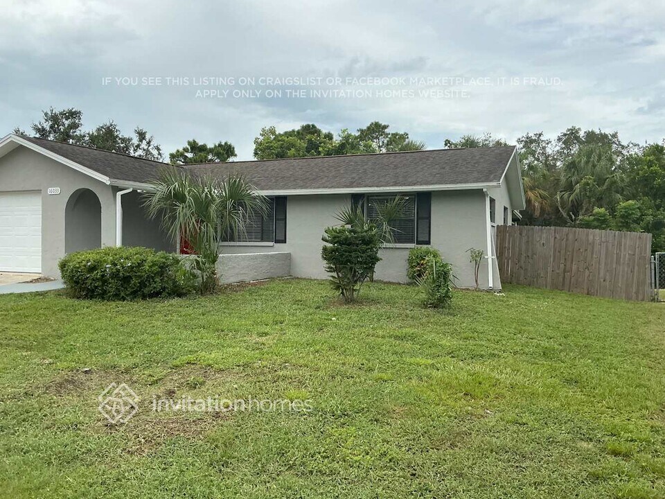 16033 Villa Dr in Hudson, FL - Foto de edificio