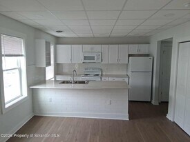 104 Hill St in Dunmore, PA - Building Photo