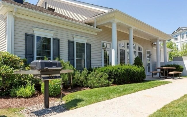 132 Clocktower Dr in Waltham, MA - Building Photo - Building Photo