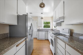 2111 Buena Vista Ave in Alameda, CA - Building Photo - Building Photo