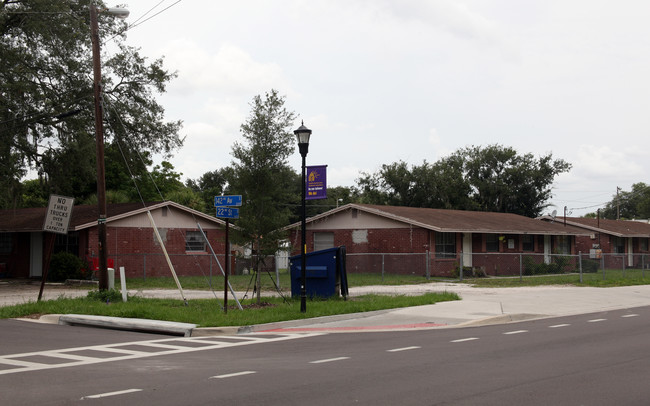 14202 N 22nd St in Tampa, FL - Foto de edificio - Building Photo