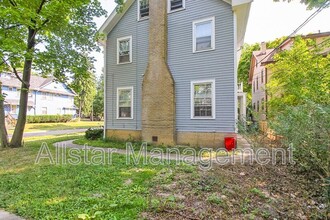 2100 Cottage Grove Ave in Cleveland Heights, OH - Building Photo - Building Photo