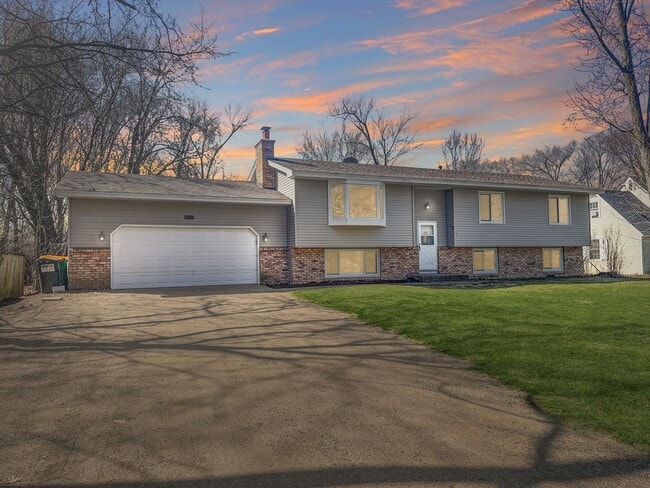 25715 Wildrose Ln in Shorewood, MN - Building Photo - Building Photo