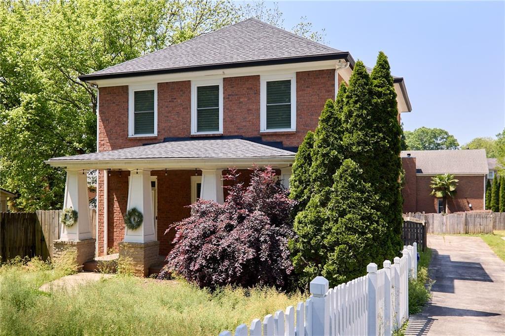 1069 Shadowridge Dr SE in Atlanta, GA - Building Photo