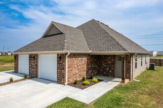 The Commons @ Endura Park in Siloam Springs, AR - Foto de edificio - Building Photo
