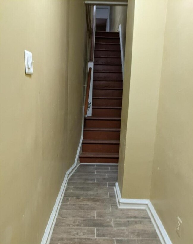 5927 Pine St, Unit 2 photo'