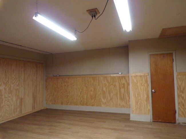 702 N Silver St in Burnet, TX - Building Photo - Building Photo