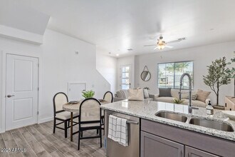 3230 E Thomas Rd in Mesa, AZ - Building Photo - Building Photo