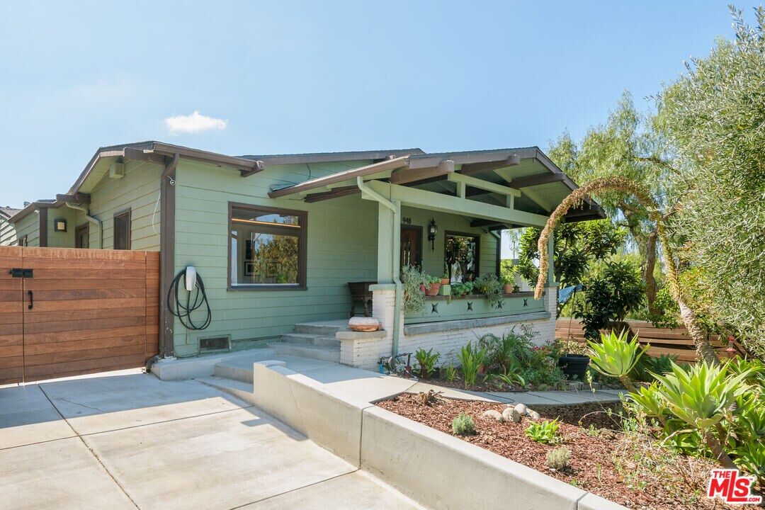 948 Elyria Dr in Los Angeles, CA - Foto de edificio