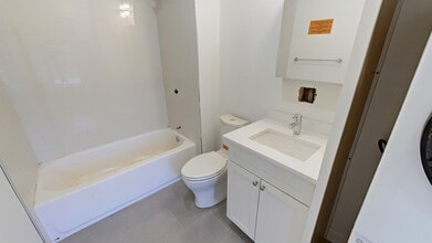 76 Cross St, Unit 2 in Somerville, MA - Building Photo - Building Photo