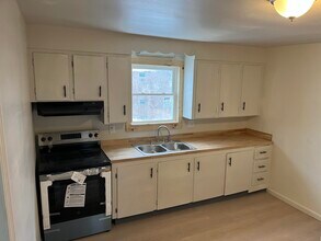 9 Hudson St, Unit 2 in Augusta, ME - Building Photo - Building Photo