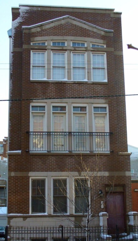 1321 W Belmont Ave, Unit 1 in Chicago, IL - Building Photo - Building Photo