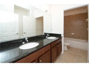 1025 NE 10th AVE in Fort Lauderdale, FL - Building Photo - Interior Photo