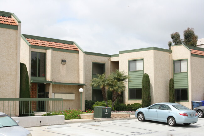 8000 University Ave, Unit 303 in La Mesa, CA - Foto de edificio - Building Photo