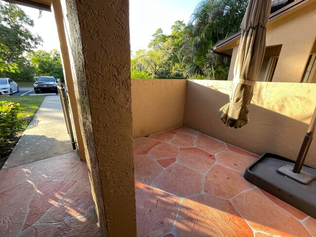 2372 NW 39th Ave in Coconut Creek, FL - Building Photo - Building Photo