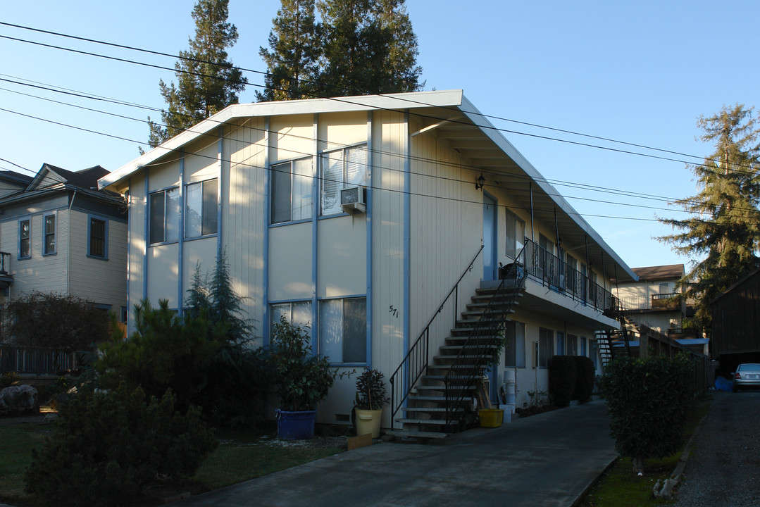 571 N 5th St in San Jose, CA - Building Photo