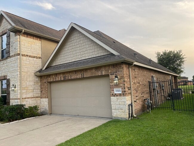 19302 Stanton Lake Dr in Cypress, TX - Building Photo - Building Photo