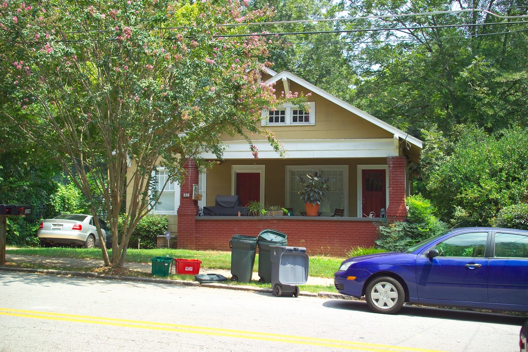 236 E Lake Dr in Decatur, GA - Foto de edificio