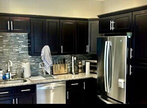 569 Commonwealth Ave, Unit 2 in Newton, MA - Building Photo - Building Photo