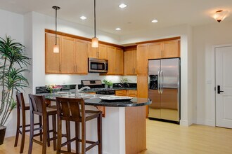 Metro Art Sherman Oaks Luxury Living in Sherman Oaks, CA - Foto de edificio - Building Photo