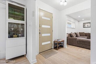 227 Chatham Ave in Ocean Township, NJ - Foto de edificio - Building Photo