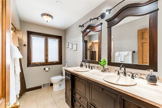 336 N Walnut St, Unit SI ID1285073P in Itasca, IL - Foto de edificio - Building Photo