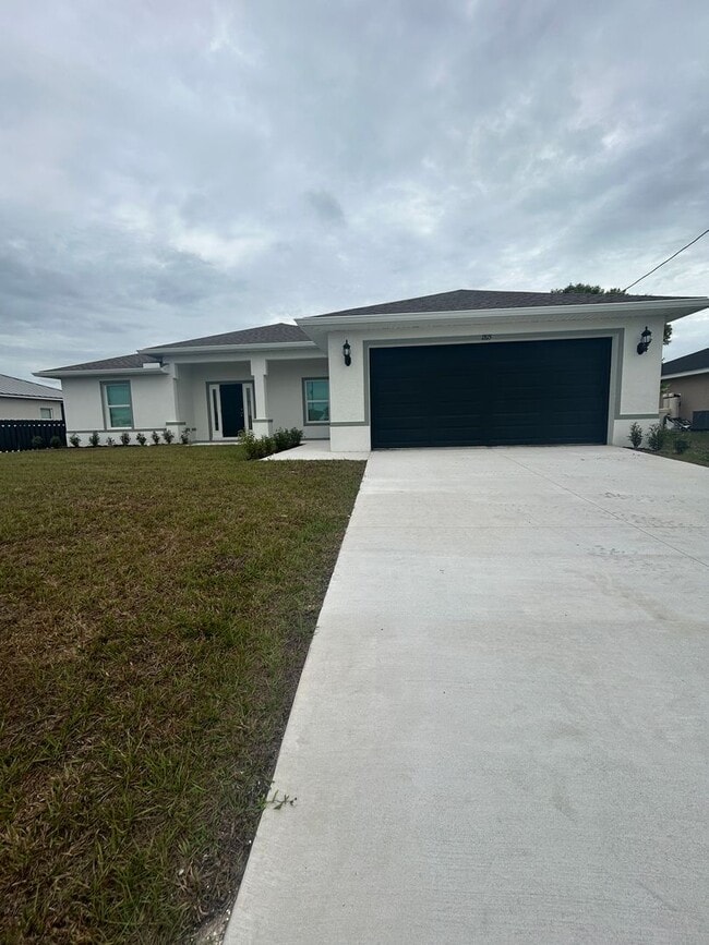 1815 NW 2nd Pl in Cape Coral, FL - Building Photo - Building Photo