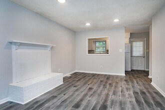 121 Noel Ann Ct in Cary, NC - Building Photo - Building Photo