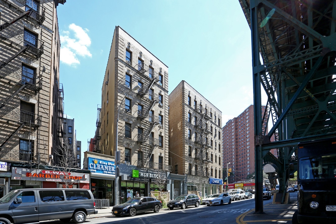 3200 Broadway in New York, NY - Building Photo