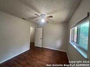7510 Echo Glade in San Antonio, TX - Building Photo - Building Photo