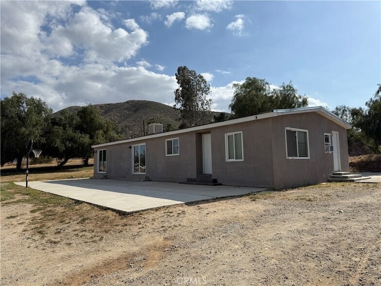 27675 Dales St in Menifee, CA - Building Photo