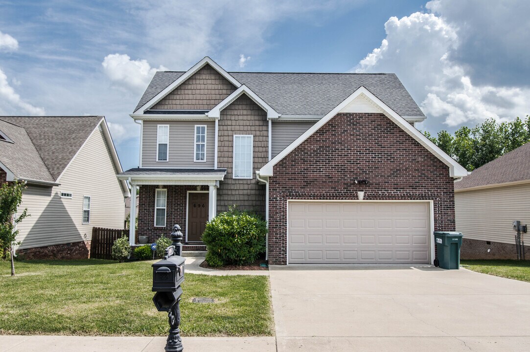 696 White Face Dr in Clarksville, TN - Building Photo