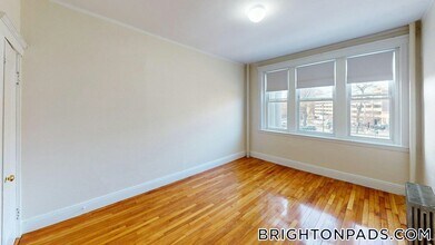 1800 Commonwealth Ave, Unit 8 in Boston, MA - Foto de edificio - Building Photo