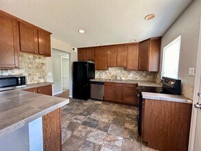 1043 Tucson St in Aurora, CO - Building Photo - Building Photo