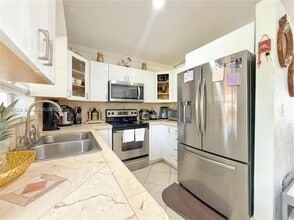 18331 SW 135th Ave in Miami, FL - Foto de edificio - Building Photo