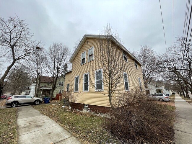 703 Jackson St, Unit 1 in Wausau, WI - Building Photo - Building Photo