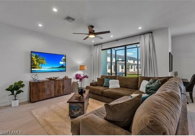 7580 Carnegie Way in Naples, FL - Building Photo - Building Photo