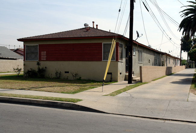 10830 Larch Ave in Inglewood, CA - Building Photo - Building Photo