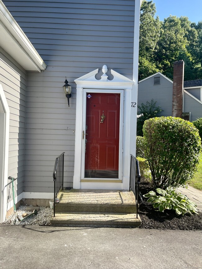 property at 72 Kingfisher Cir