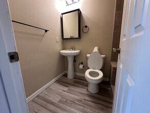 3011 Lockmoor Ln in Dallas, TX - Building Photo - Building Photo