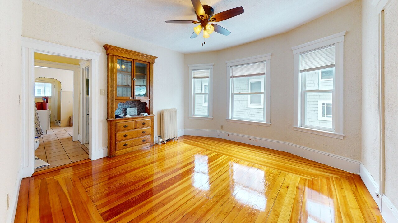 93 Capen St, Unit 2 in Medford, MA - Foto de edificio