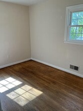 4025 Maine Ave NW in Roanoke, VA - Foto de edificio - Building Photo